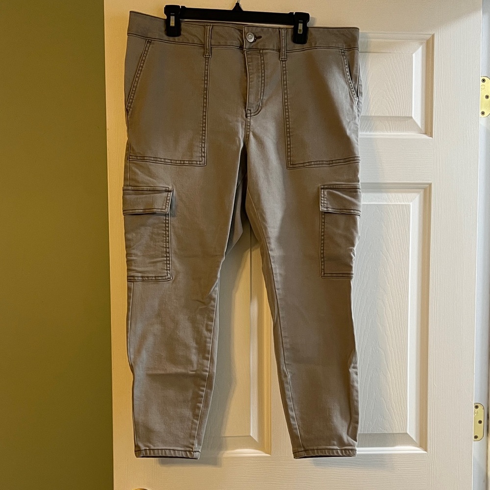 True Craft Women's Olive Cargo Pants